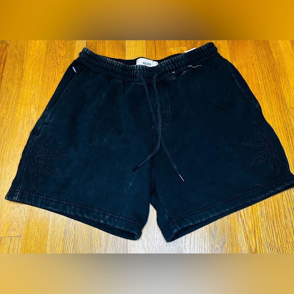 Hollister Black Flame Embroidered Sweat Shorts – Size M